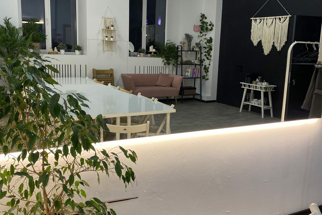 Арендовать Meet.Moscow Светлое пространство с зеркалом