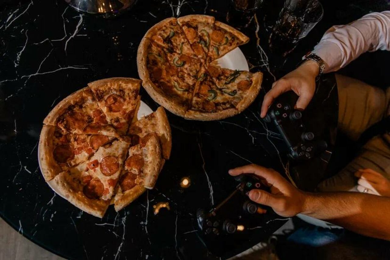 Арендовать Стильная лаундж комната с приставкой