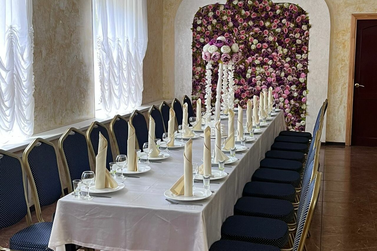 Арендовать Яркий банкетный зал