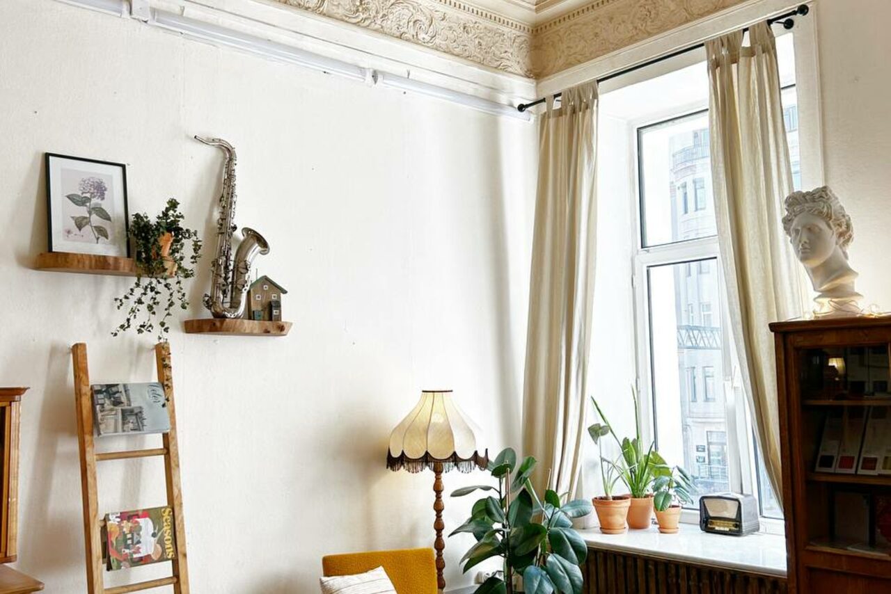 Арендовать Уютное пространство с большими окнами 