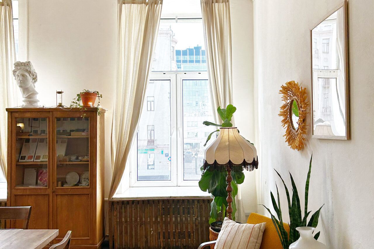 Арендовать Уютное пространство с большими окнами 