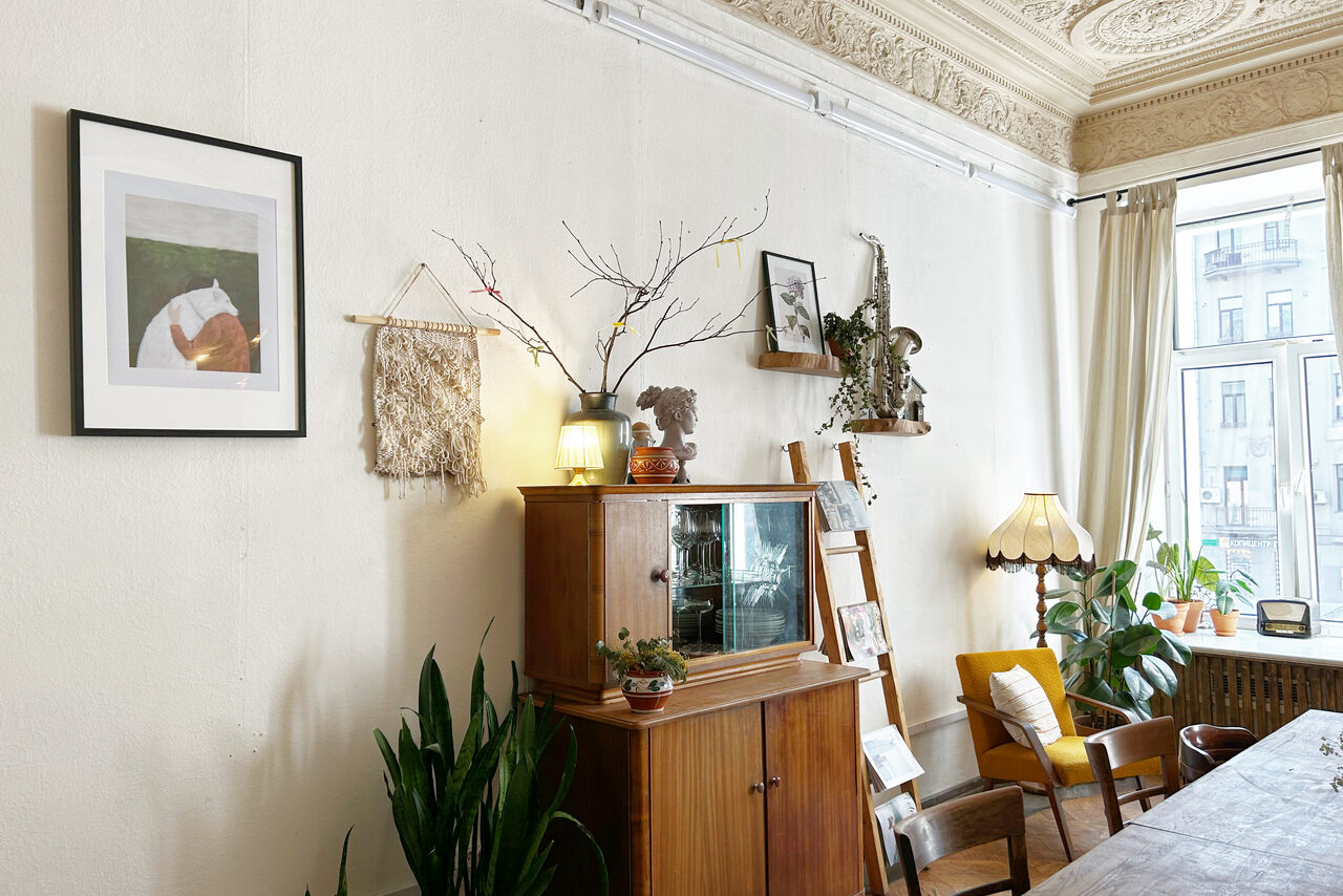 Арендовать Уютное пространство с большими окнами 