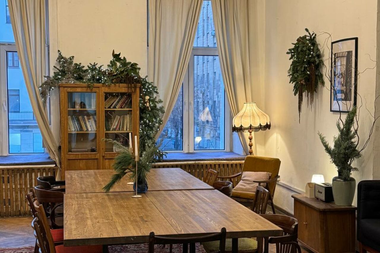 Арендовать Уютное пространство с большими окнами 