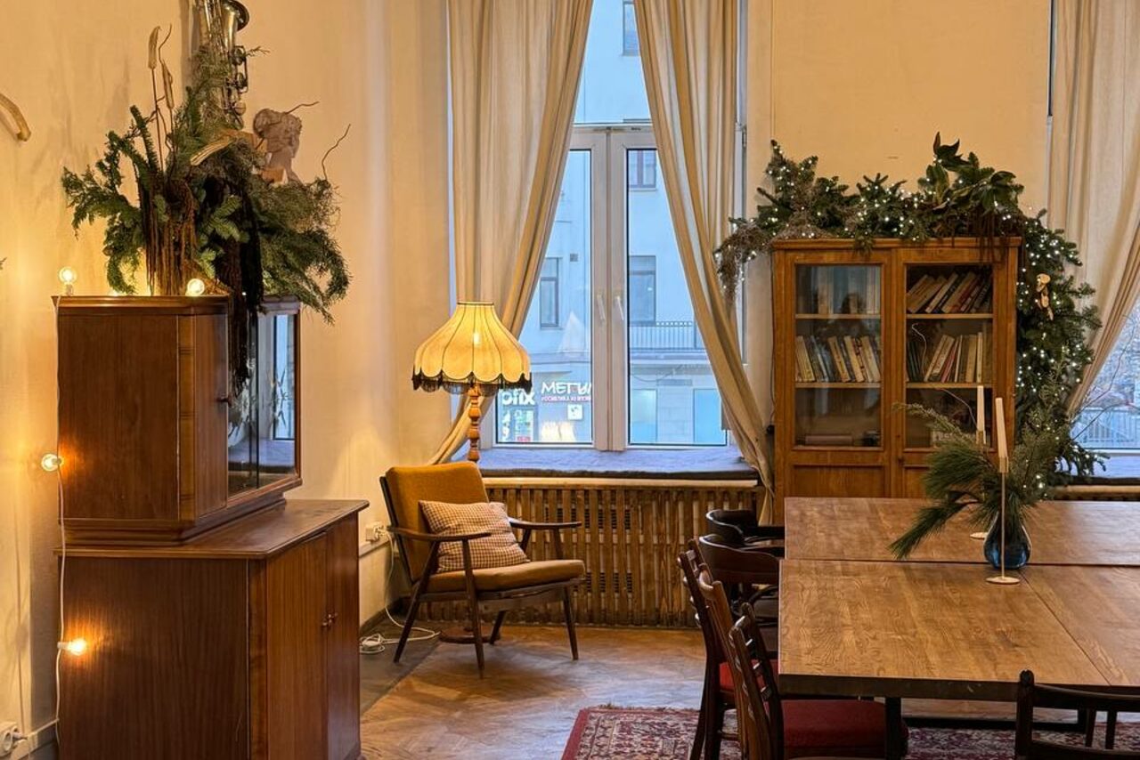 Арендовать Уютное пространство с большими окнами 