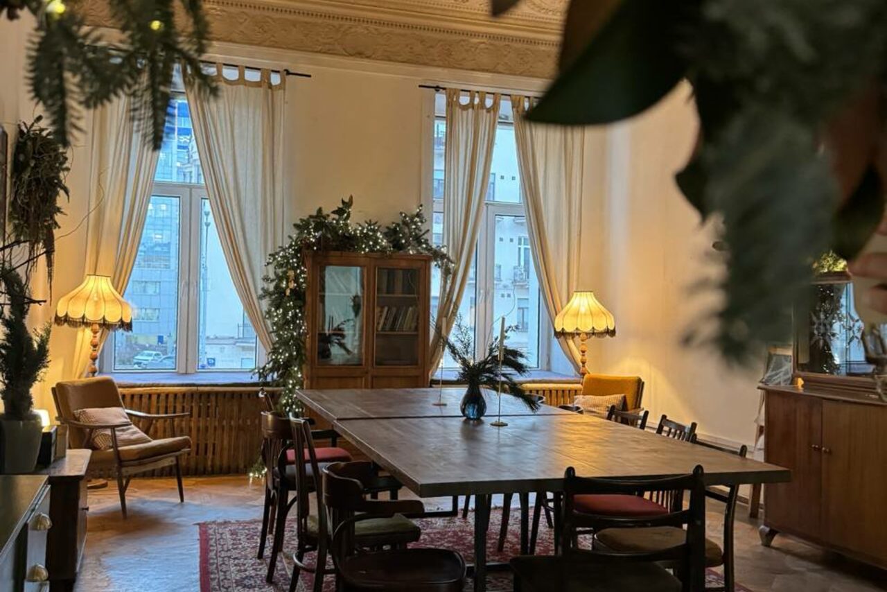 Арендовать Уютное пространство с большими окнами 