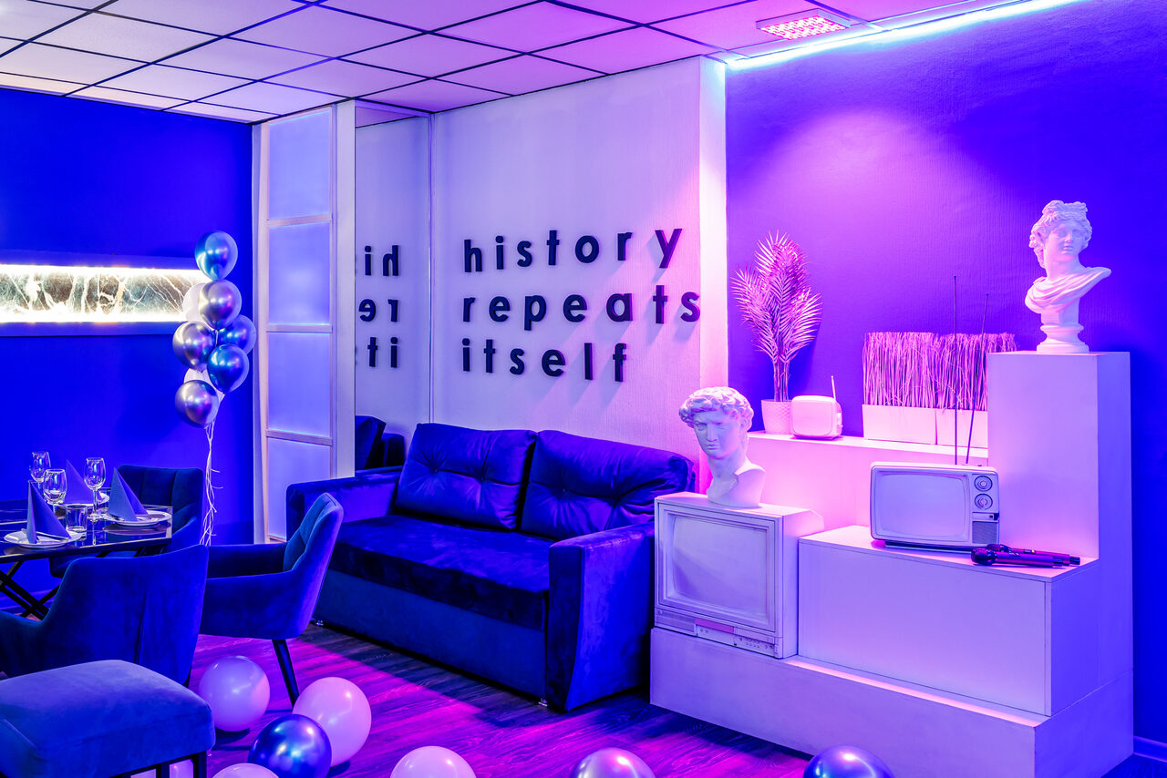 Арендовать Liberty. Яркий лофт-зал в бело-синем оформлении 