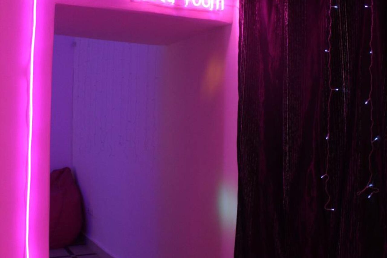 Арендовать Lv Loft. NEON LOUNGE Неоновый лофт-зал на Сходненской