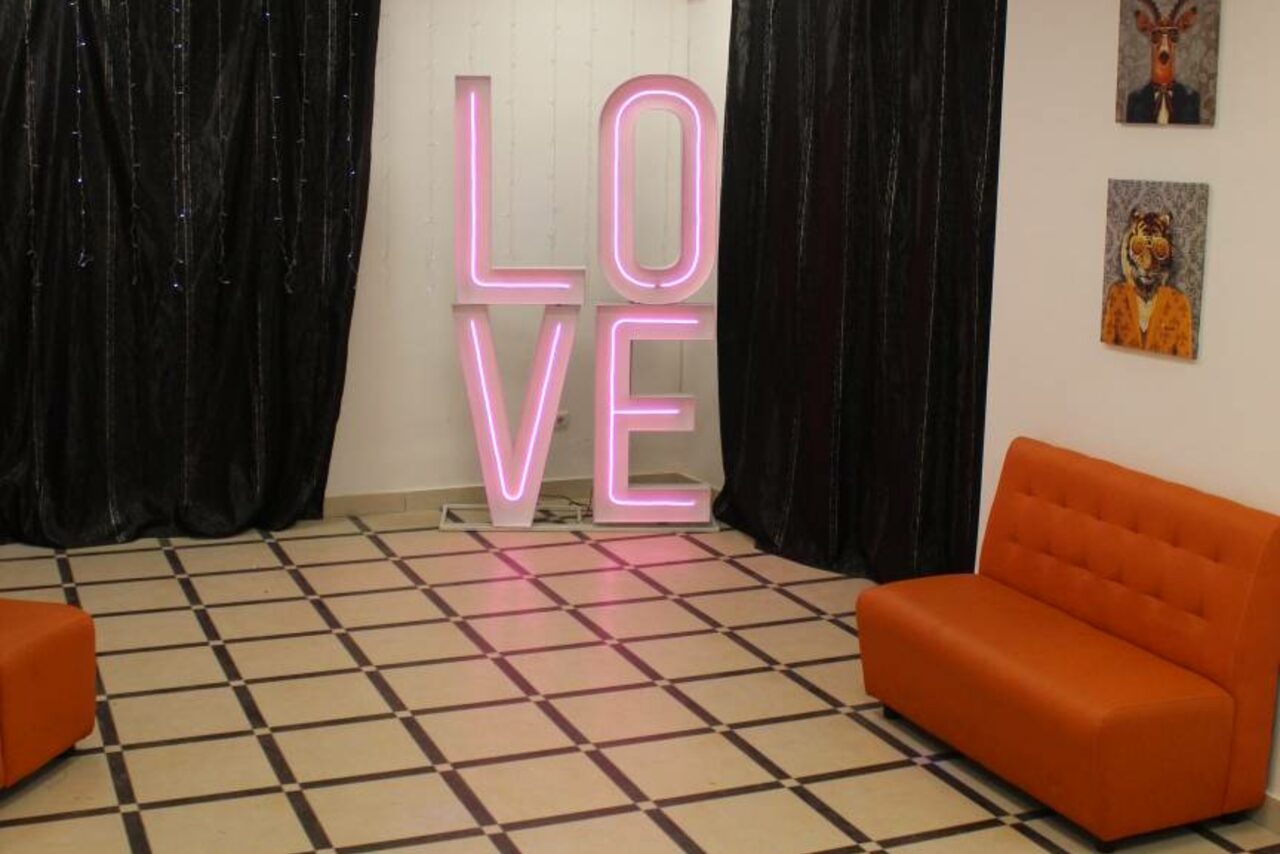 Арендовать Lv Loft. NEON LOUNGE Неоновый лофт-зал на Сходненской