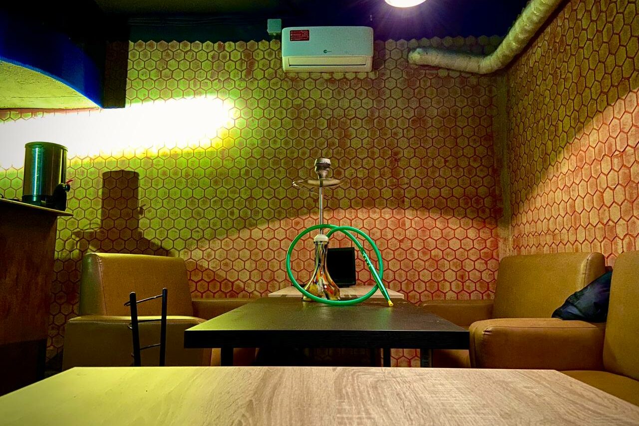 Арендовать BEE-LOUNGE Небольшой светлый лофт-зал