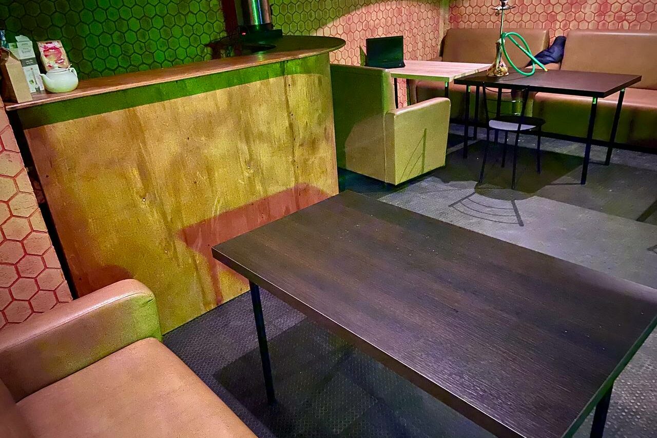 Арендовать BEE-LOUNGE Небольшой светлый лофт-зал