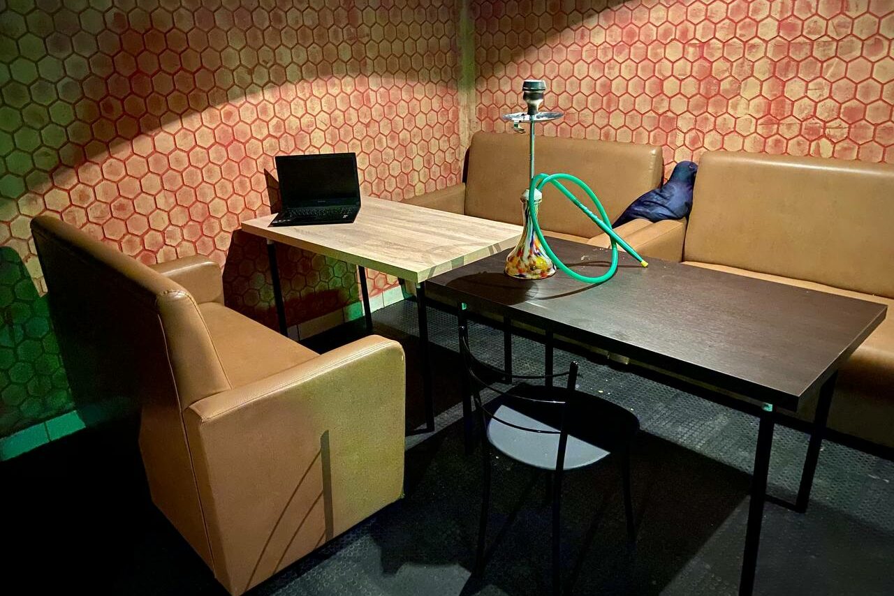 Арендовать BEE-LOUNGE Небольшой светлый лофт-зал