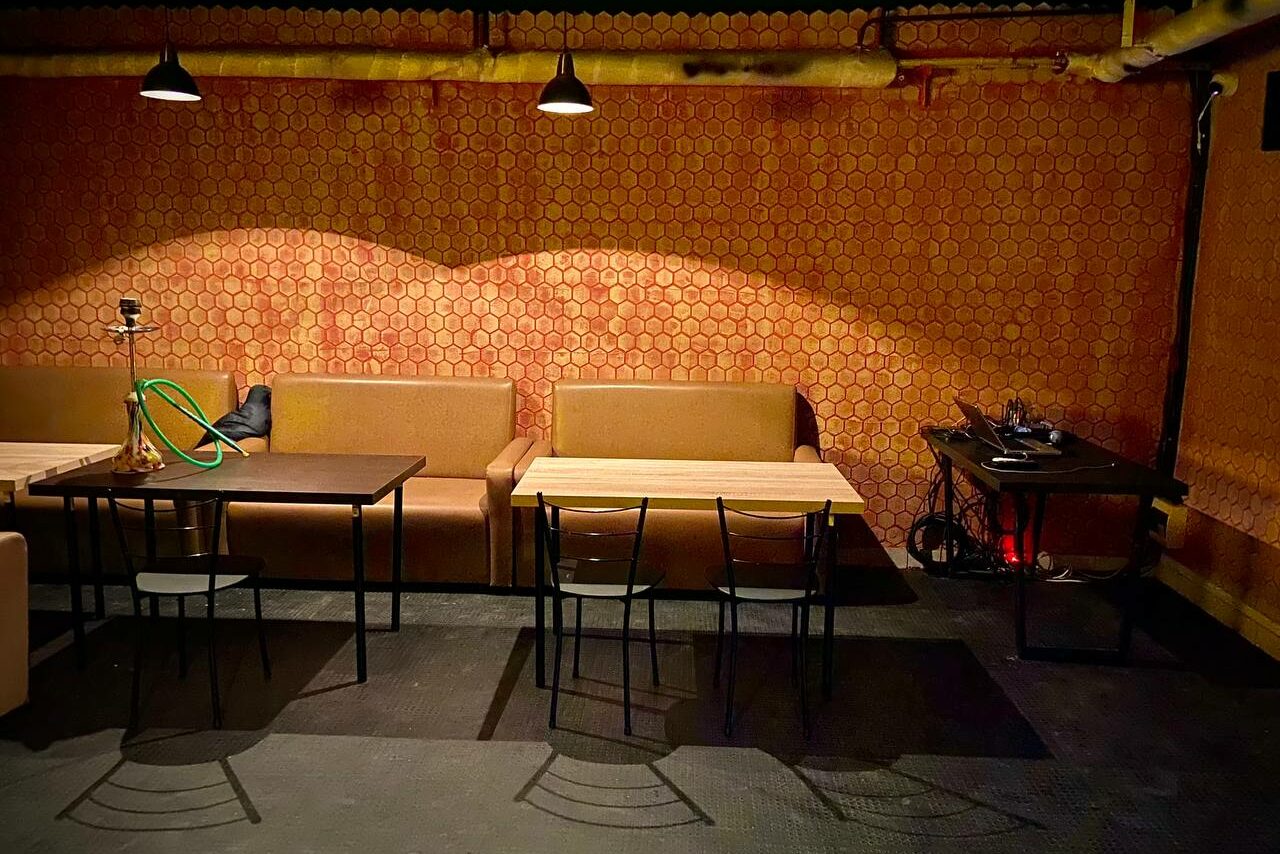 Арендовать BEE-LOUNGE Небольшой светлый лофт-зал