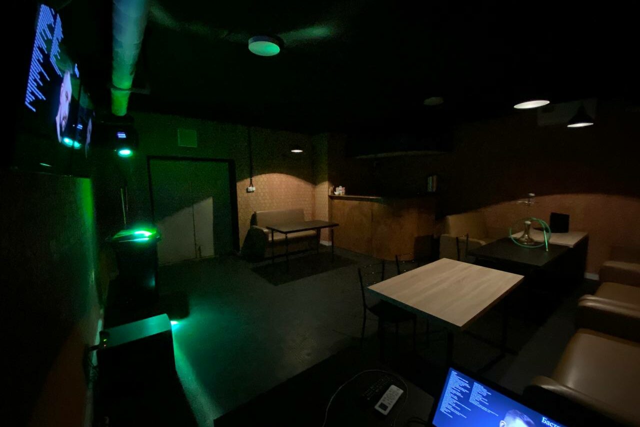 Арендовать BEE-LOUNGE Небольшой светлый лофт-зал