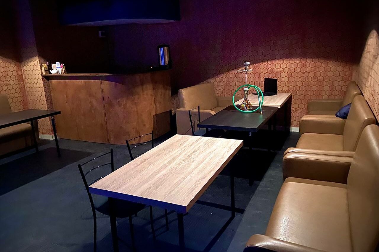 Арендовать BEE-LOUNGE Небольшой светлый лофт-зал