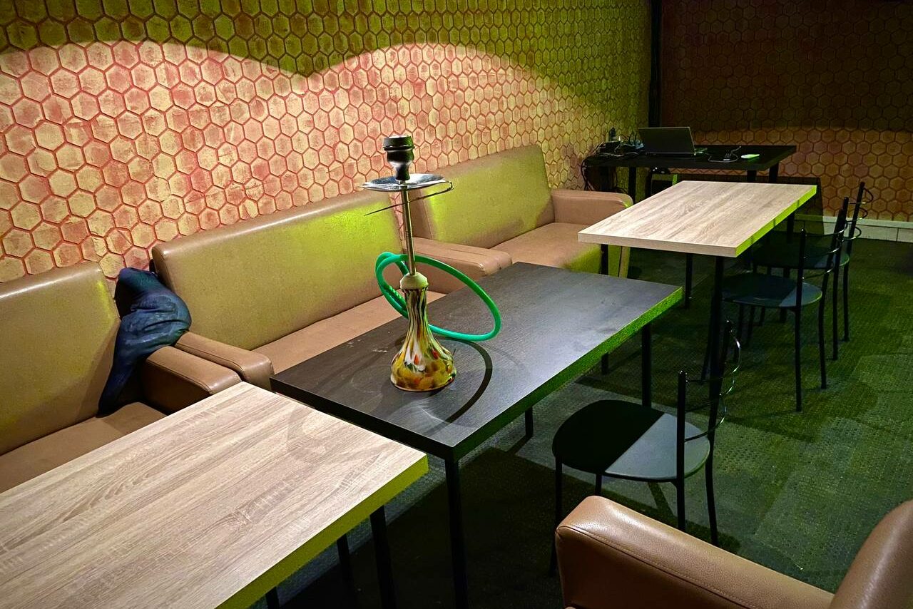 Арендовать BEE-LOUNGE Небольшой светлый лофт-зал