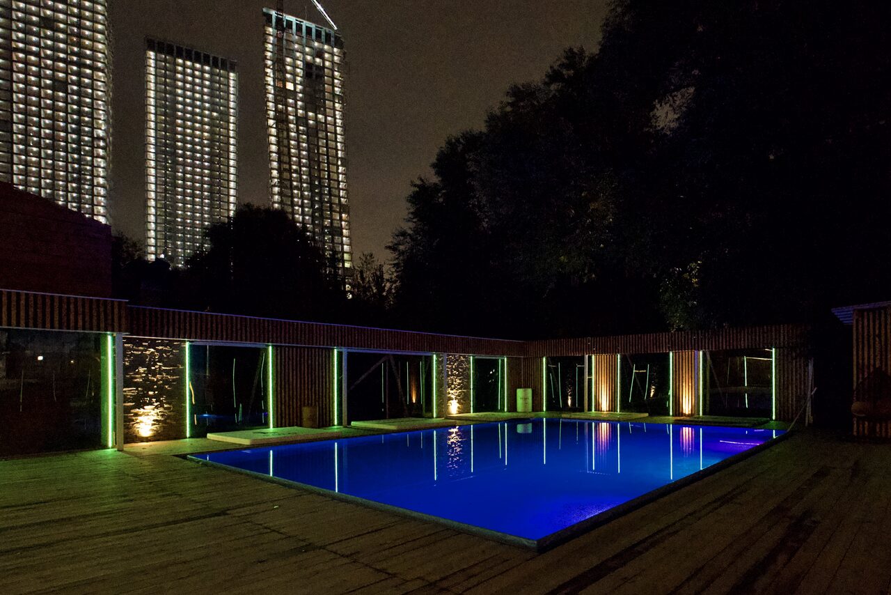 Арендовать MY IBIZA Пространство с открытым бассейном на Спортивной