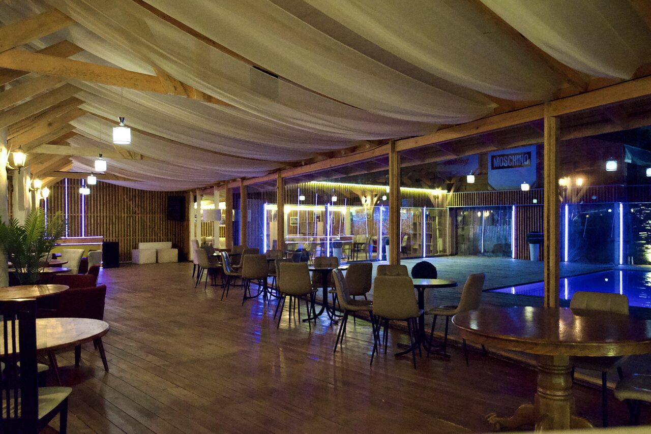 Арендовать MY IBIZA Пространство с открытым бассейном на Спортивной