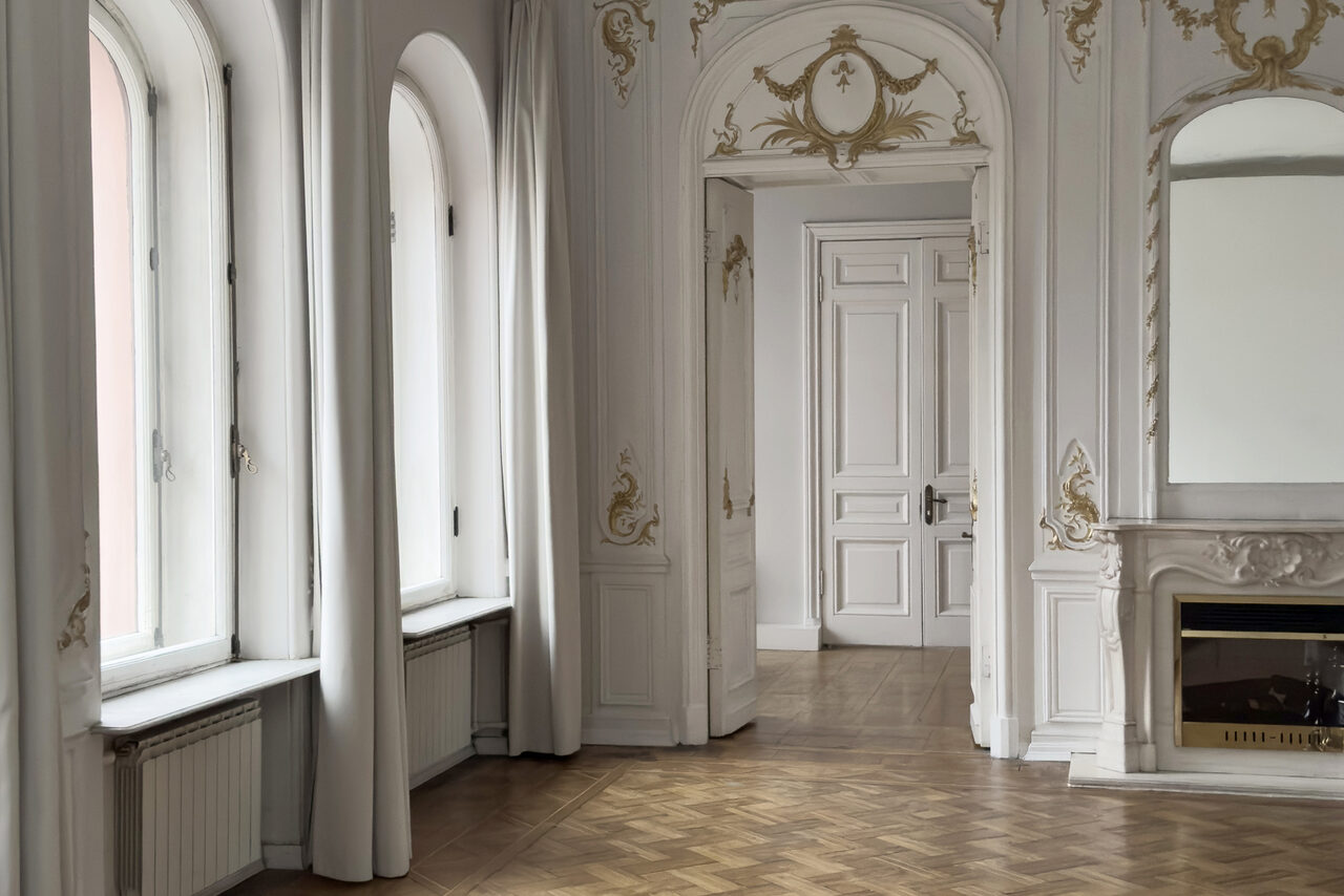 Арендовать Светлая фотостудия с циклорамой 