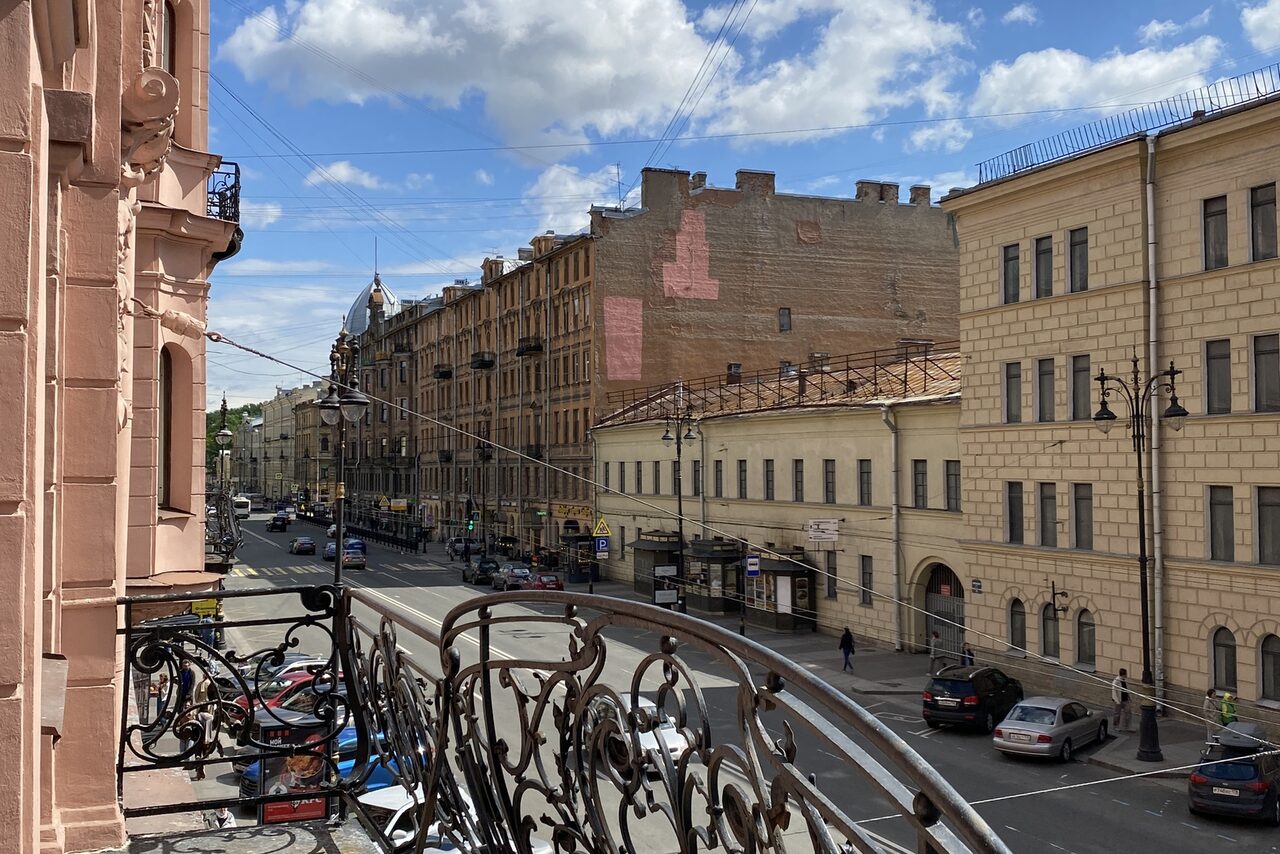 Арендовать Bedford studio Совмещённые светлые комнаты 