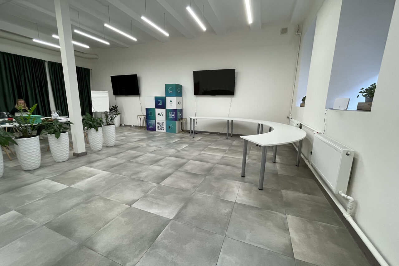 Арендовать Светлое и просторное помещение с залом