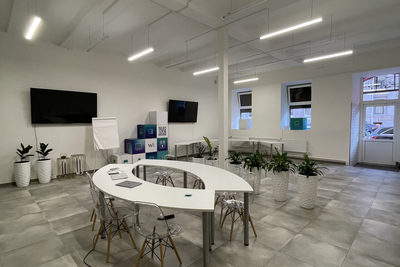 Арендовать Светлое и просторное помещение с залом