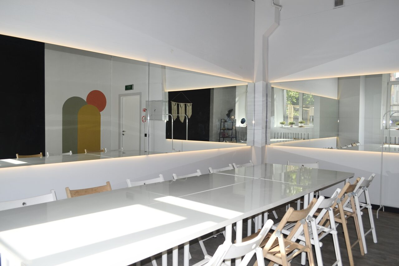 Арендовать Светлое пространство для деловых встреч 