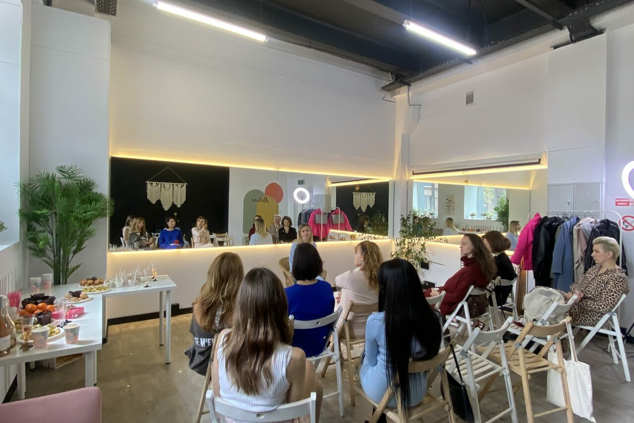 Арендовать Светлое пространство для деловых встреч 