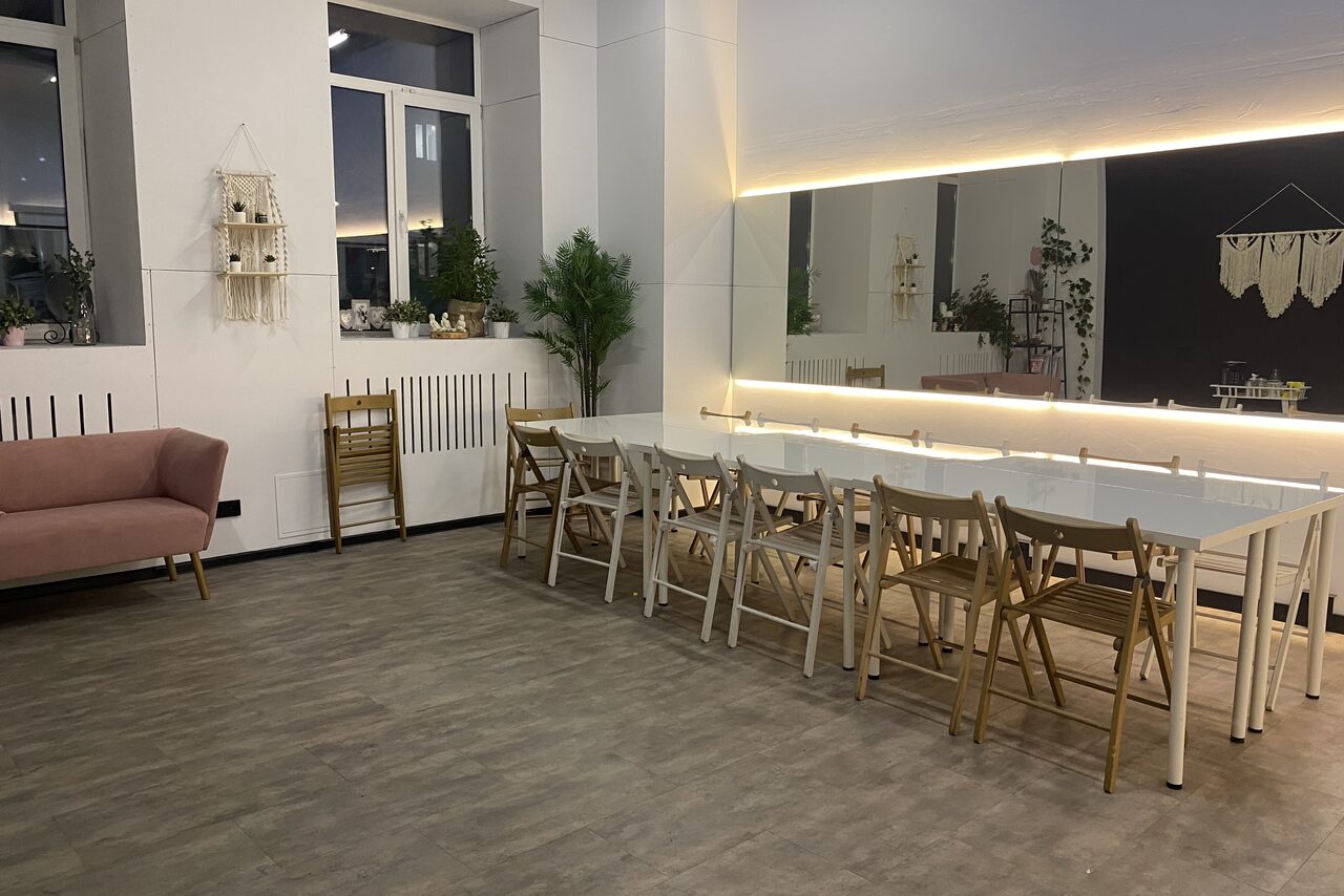 Арендовать Светлое пространство для деловых встреч 