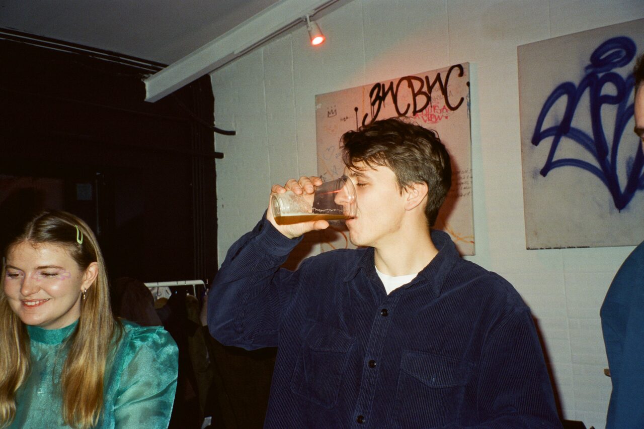 Арендовать Ладно Пространство-бар для мероприятий