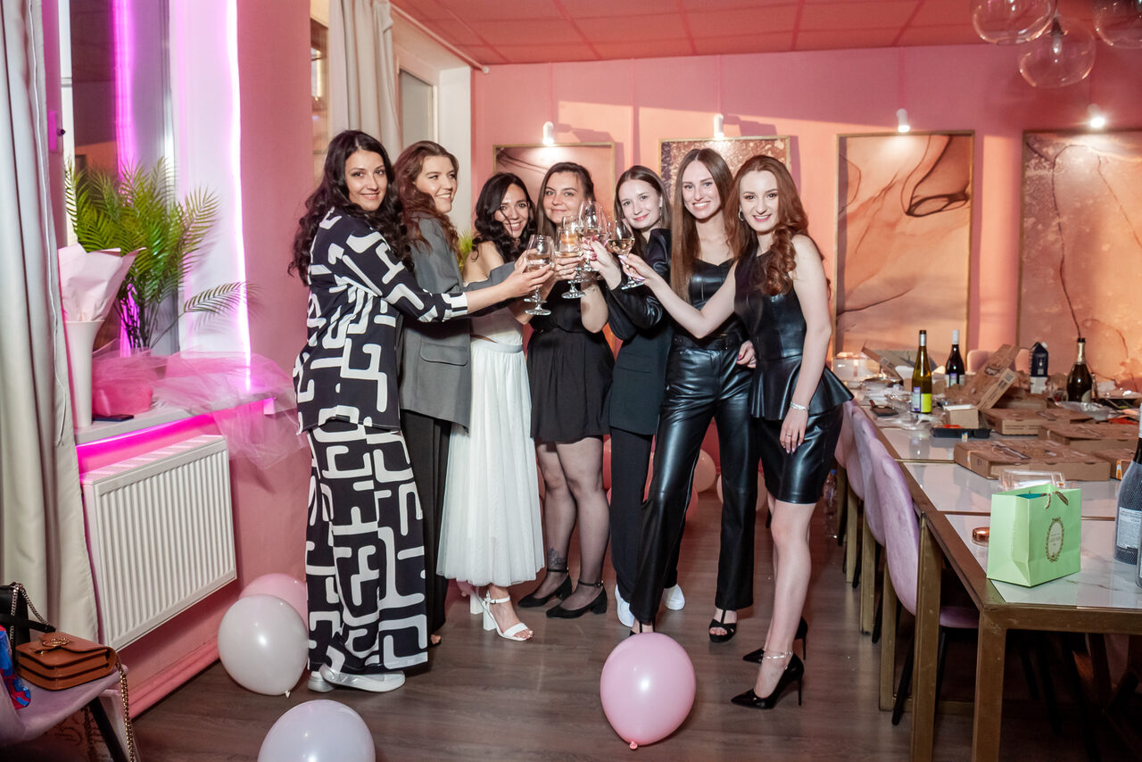 Арендовать Космополитен. Розовый лофт-зал