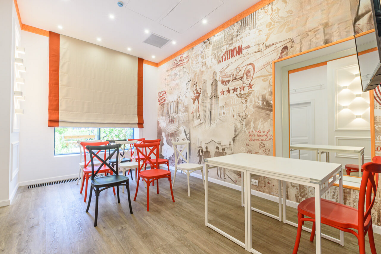 Арендовать Яркий презентационный зал