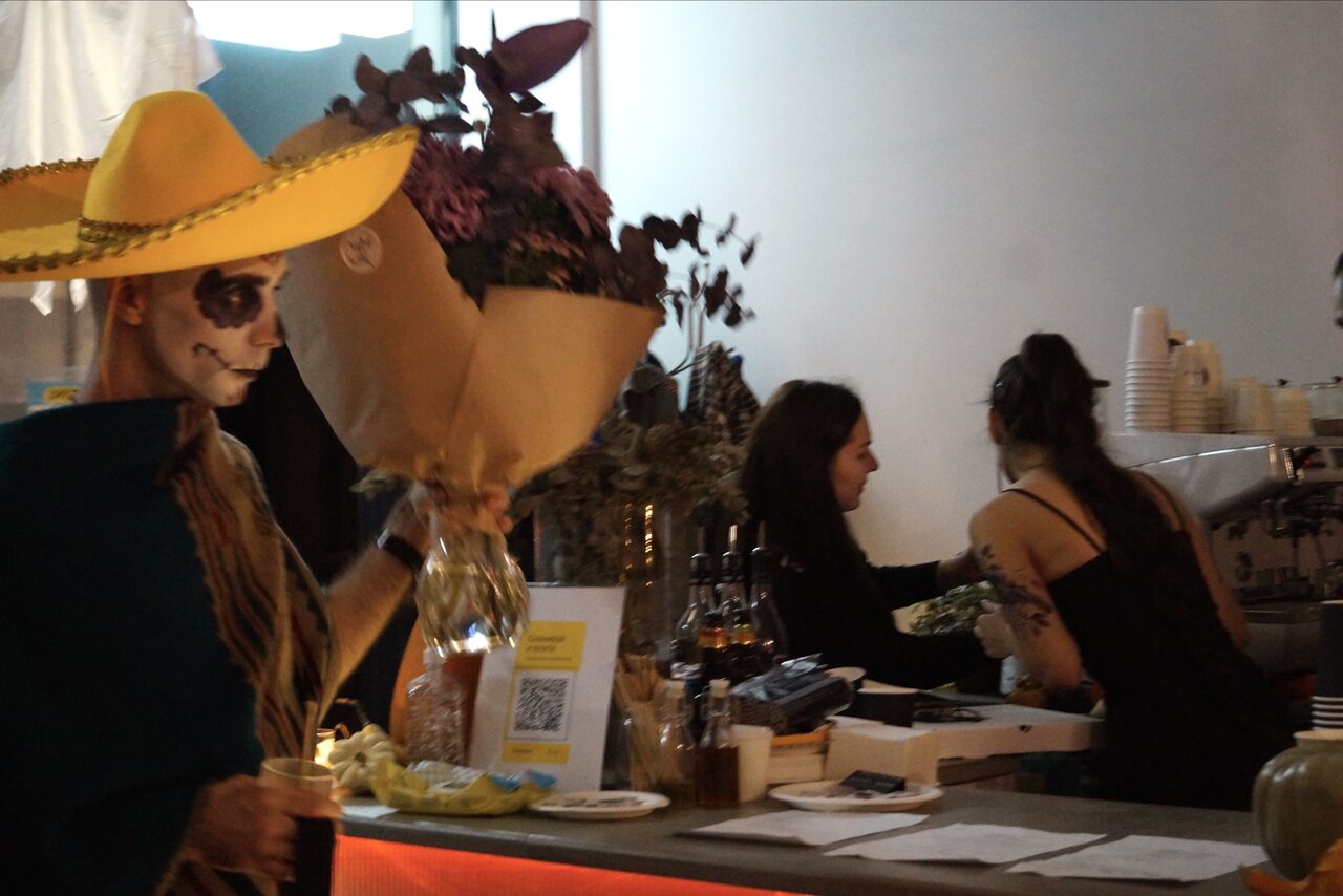 Арендовать Уютный зал пиццерии 