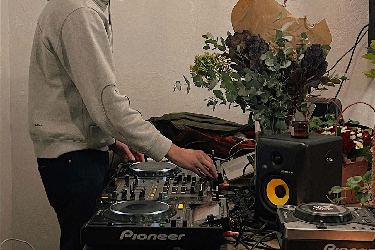 Арендовать Уютный зал пиццерии 