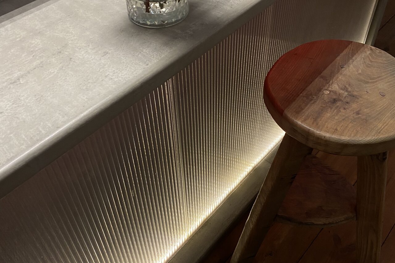 Арендовать Уютный зал пиццерии 