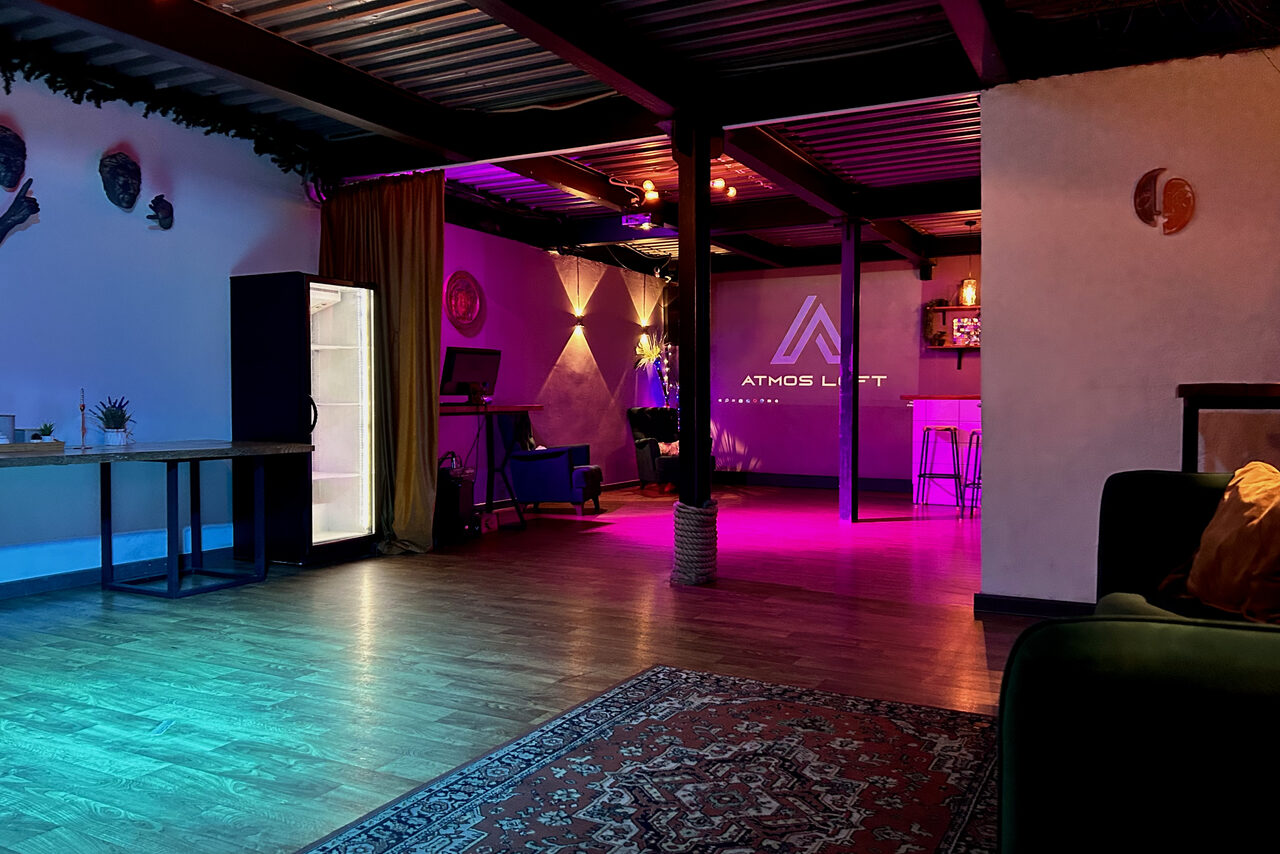 Арендовать Стильная площадка с яркими акцентами