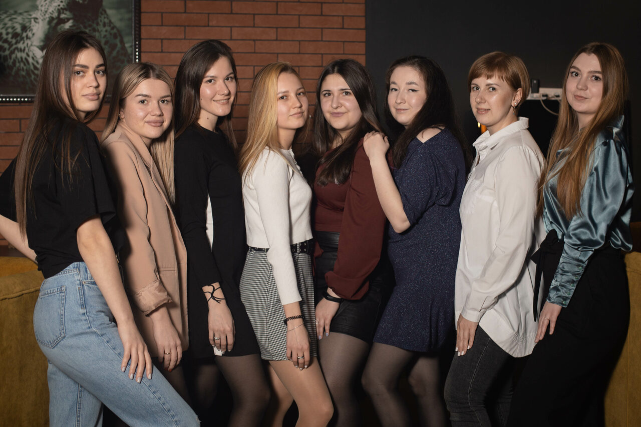 Арендовать Яркий лаундж паб под закрытие