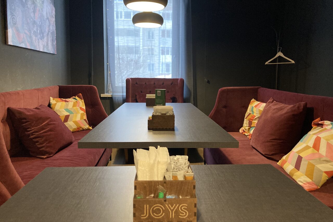 Арендовать Яркий лаундж паб под закрытие