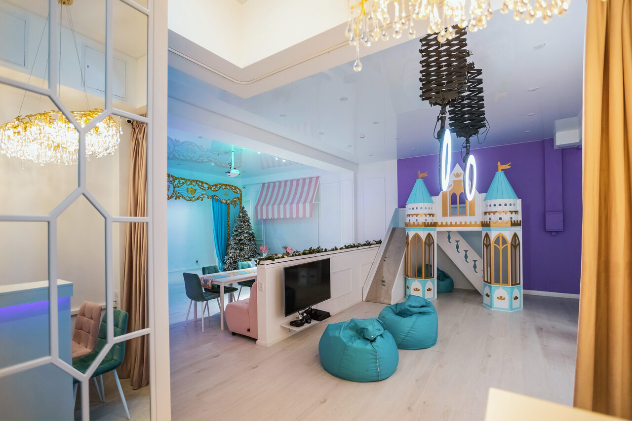 Арендовать Светлое пространство в ярких красках