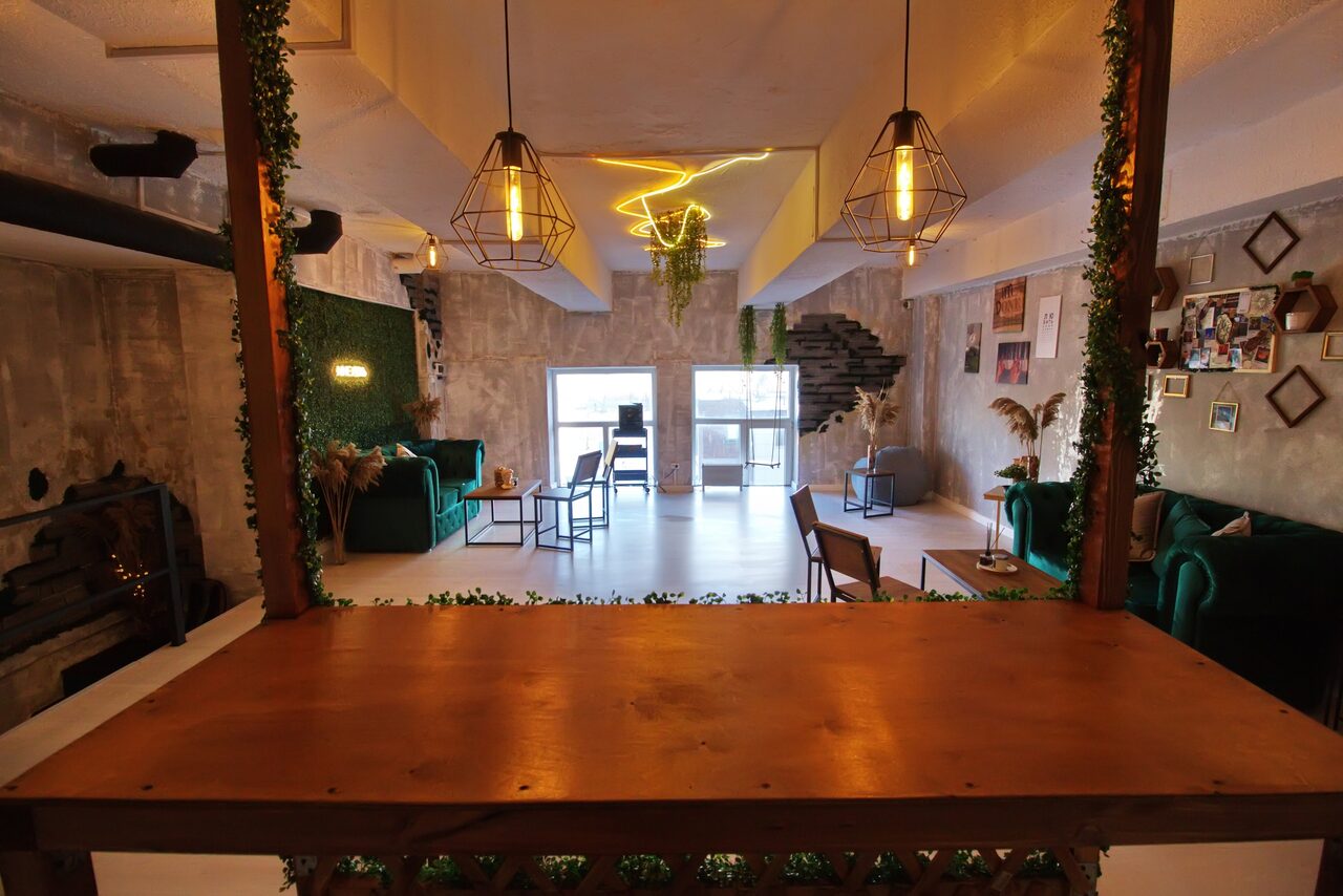 Арендовать Wood. Яркий и уютный лофт