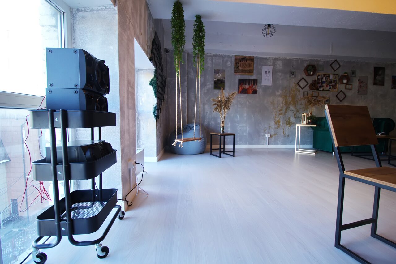 Арендовать Wood. Яркий и уютный лофт