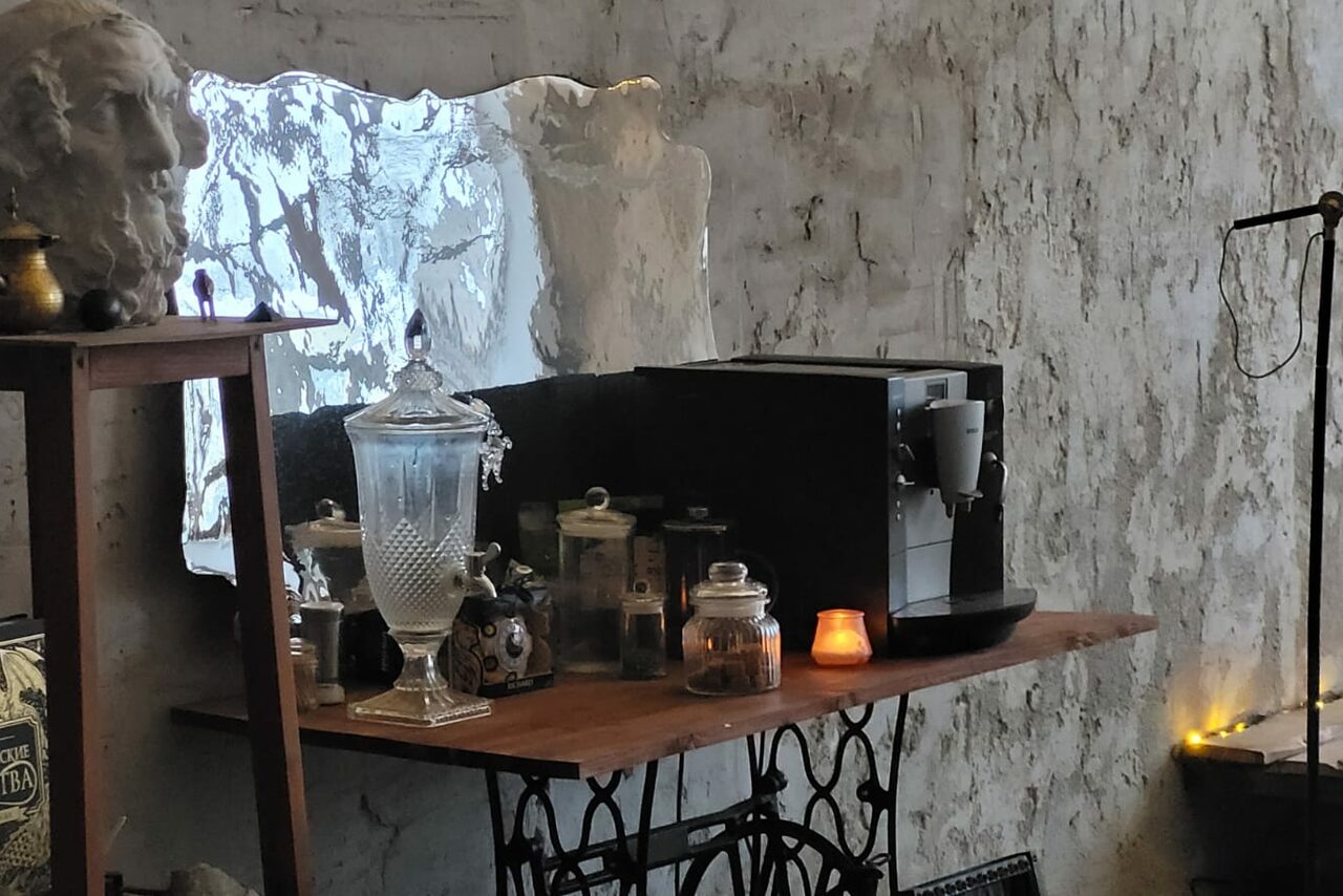 Арендовать Поэт Уютный лофт с большими окнами