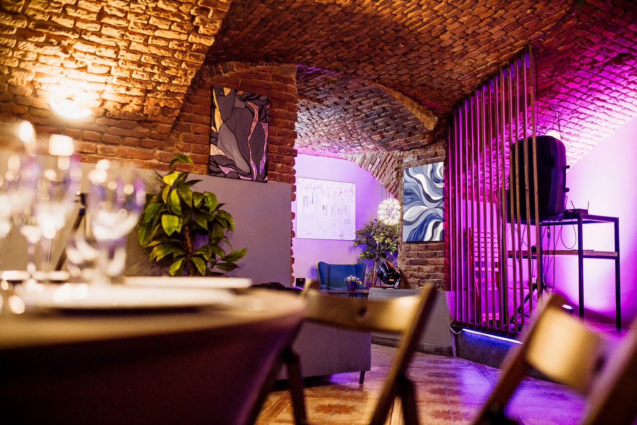 Арендовать Basement Loft New Holland. Пространство со сценой