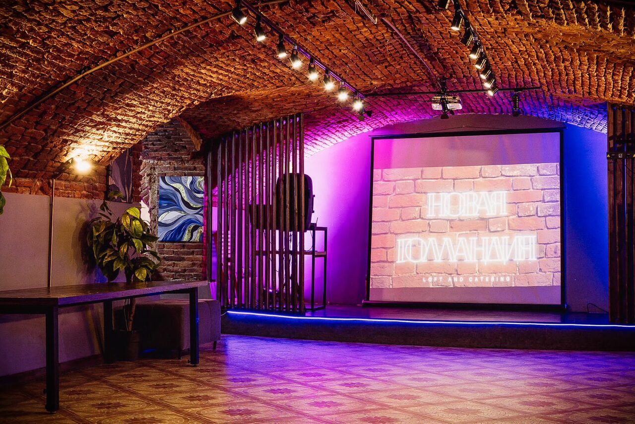Арендовать Basement Loft New Holland. Пространство со сценой