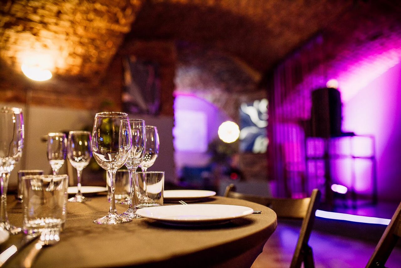 Арендовать Basement Loft New Holland. Пространство со сценой