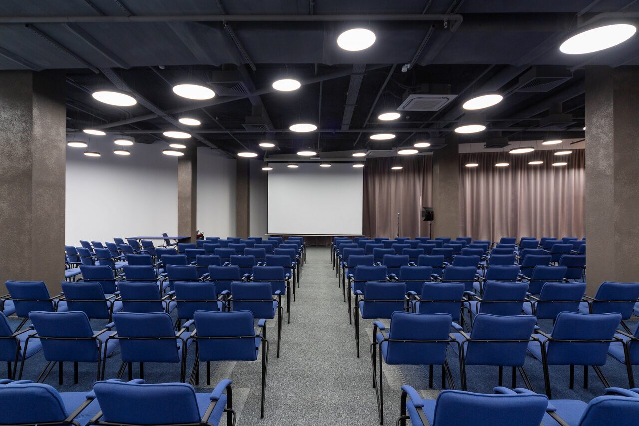Арендовать Просторный конферец-зал