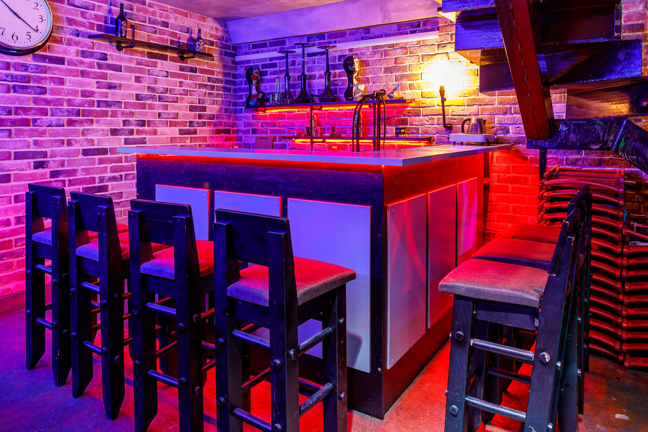 Арендовать Двухуровневый лофт с витражным остеклением