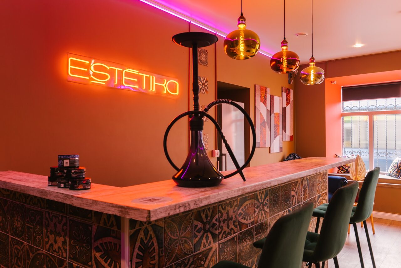 Арендовать Красочный лофт ITALYс неоновым освещением