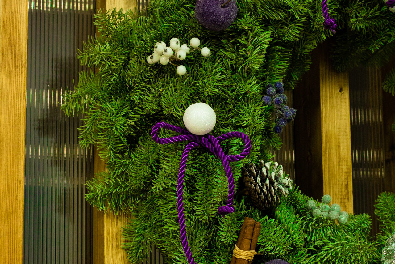 Арендовать Светлый зал с зеркальной стеной