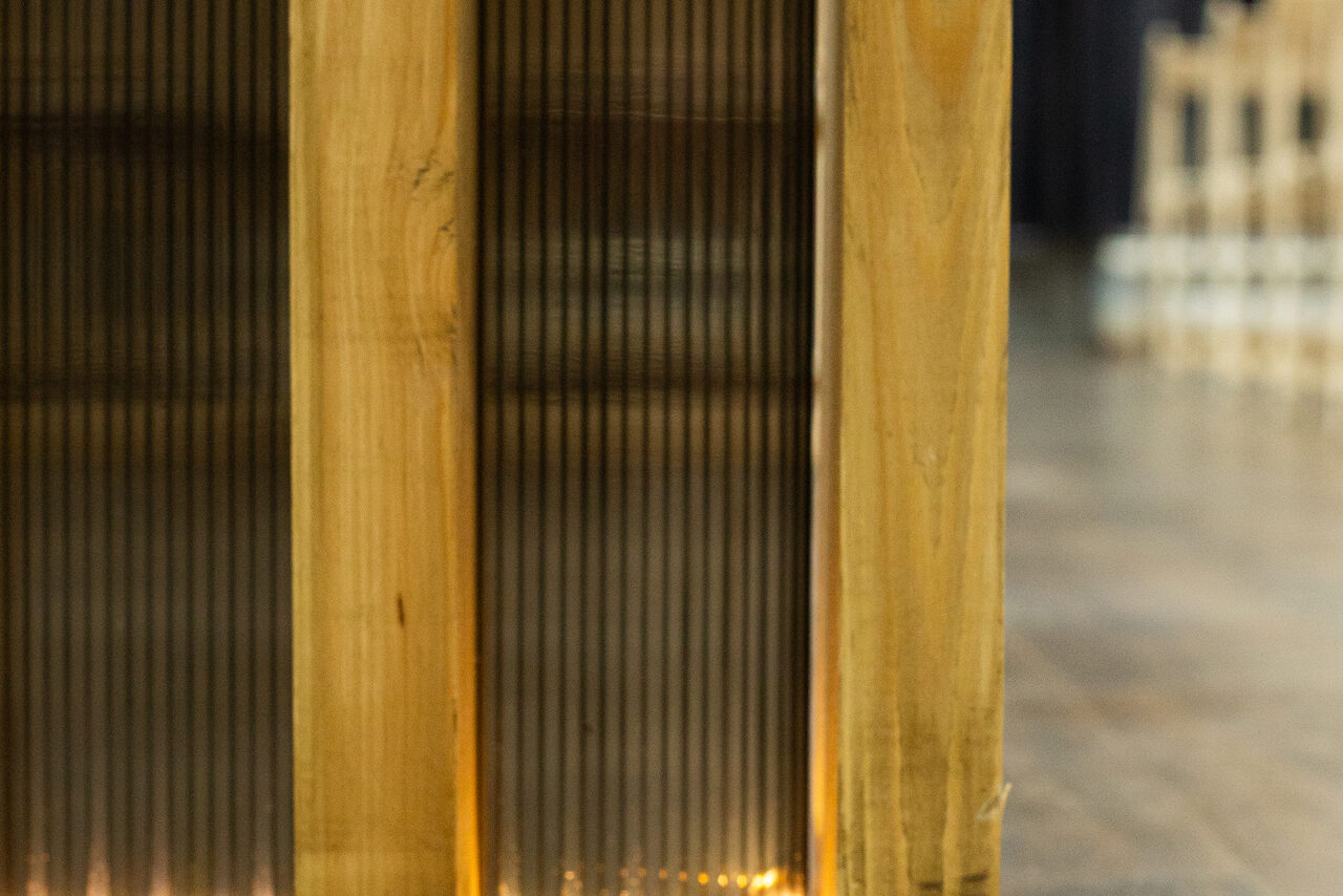 Арендовать Светлый зал с зеркальной стеной