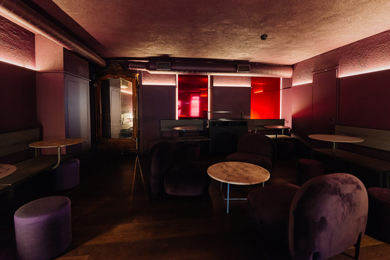 Арендовать Мама Тата Темный лофт с атмосферным освещением